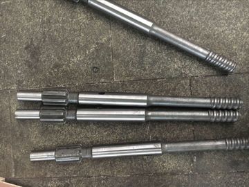 T38 Matkap Shank Adaptörü Uzunluğu 690mm Furukawa HD609 Kaya Matkap Için Çarpıcı Barlar
